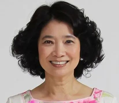 方黄吉雯女士是健康快车创始人，2020年获亚太眼科学会领发「杰出防盲服务奖」，实至名归！