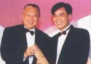 1998年，由董建华先生委任为健康快车「复明大使」。